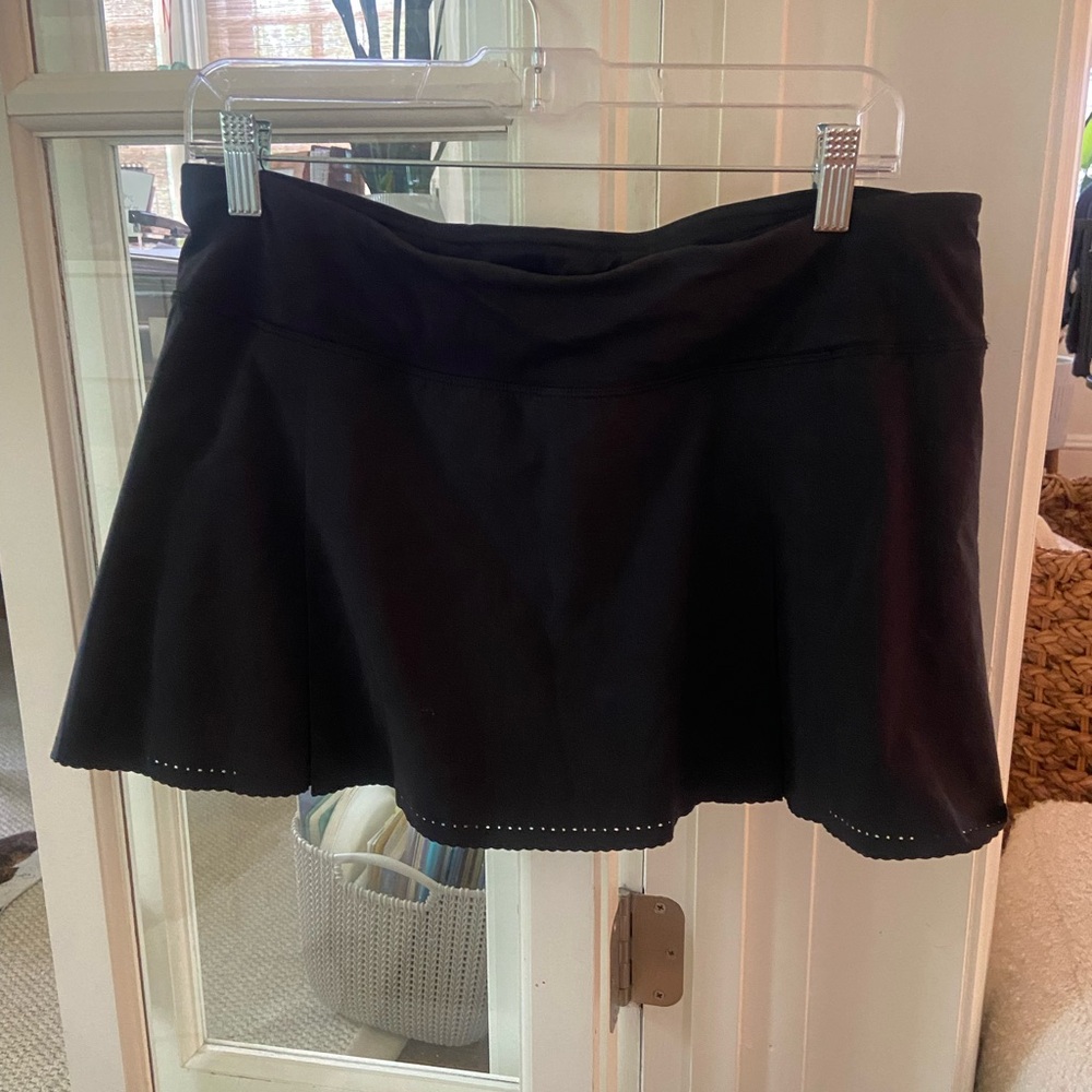Lululemon black tennis skirt in size 10!